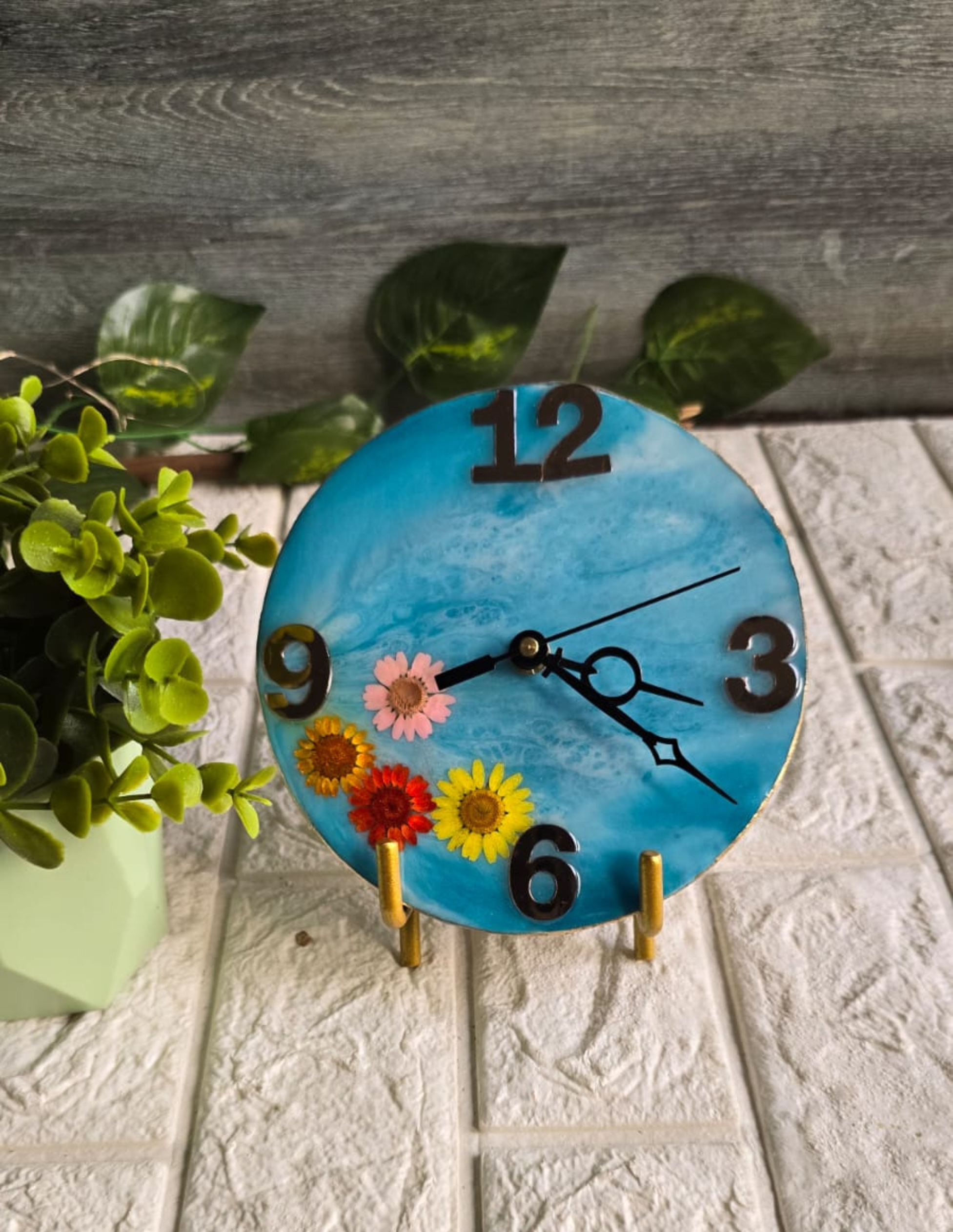 Modern Resin Desk Clock | Floral Touch | Elegant Handmade Table Decor