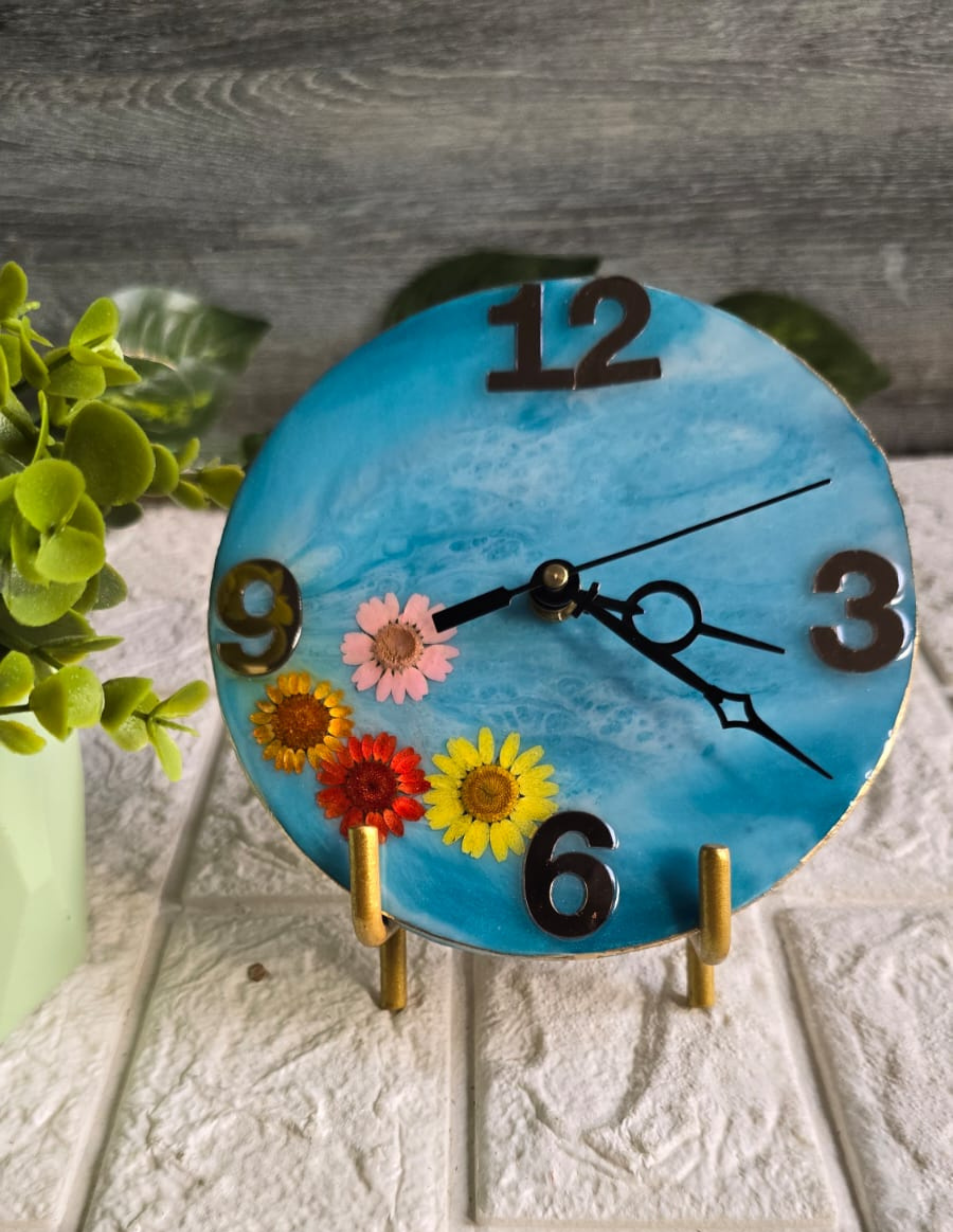 Modern Resin Desk Clock | Floral Touch | Elegant Handmade Table Decor